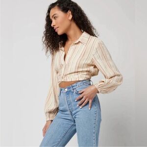 L*Space NWT Women’s Play it Cool crop top. Size small Tie wraps around waist